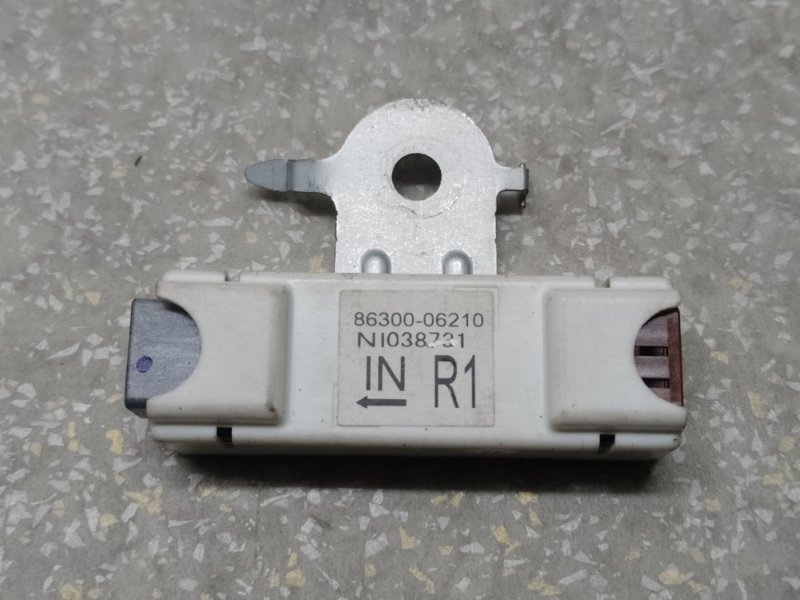 Антенна правая TOYOTA CAMRY 70 17- 2019 2.5 A25AFKS 86300-06210 Б/У