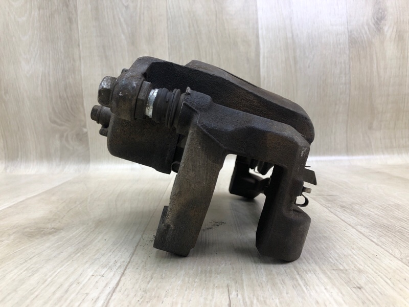 Суппорт тормозной передний левый PATHFINDER R52 12-21 2013 3.5 VQ35DE Суппорт тормозной передний левый PATHFINDER R52 12-21 2013 3.5 VQ35DE