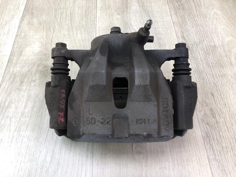 Суппорт тормозной передний левый TOYOTA COROLLA 150 06-13 2011 1.8 2ZRFE 47750-02400 Б/У