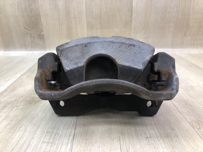 Суппорт тормозной передний левый COROLLA 150 06-13 2011 1.8 2ZRFE