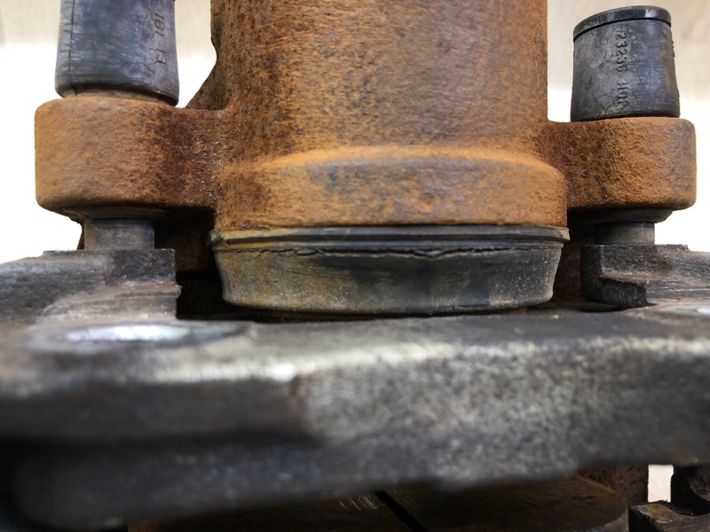 Суппорт тормозной передний левый FOCUS 10-18 2014 2.0 C20HDEX