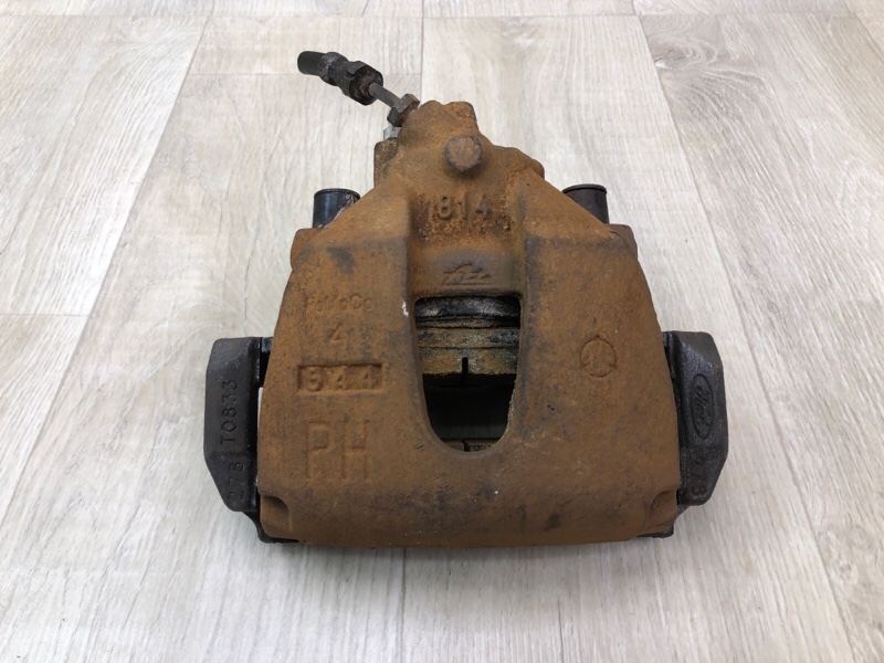 Суппорт тормозной передний правый FORD FOCUS 10-18 2014 2.0 C20HDEX CV6Z-2B120-A Б/У
