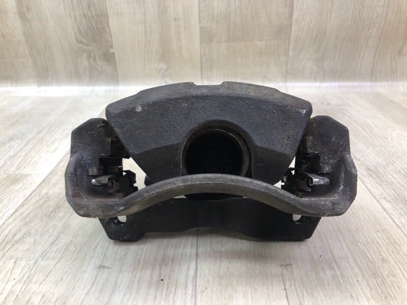 Суппорт тормозной передний правый COROLLA 150 06-13 2011 1.8 2ZRFE