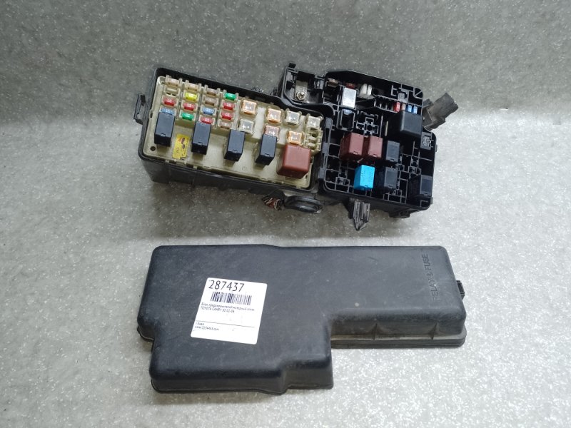 Блок предохранителей моторный отсек TOYOTA CAMRY 30 02-06 Б/У