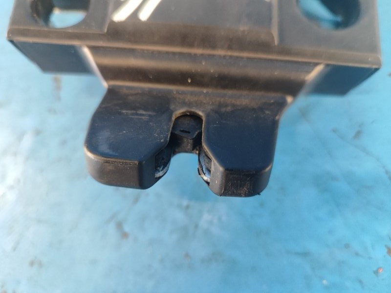 Замок крышки багажника TOYOTA CAMRY 40 06-11