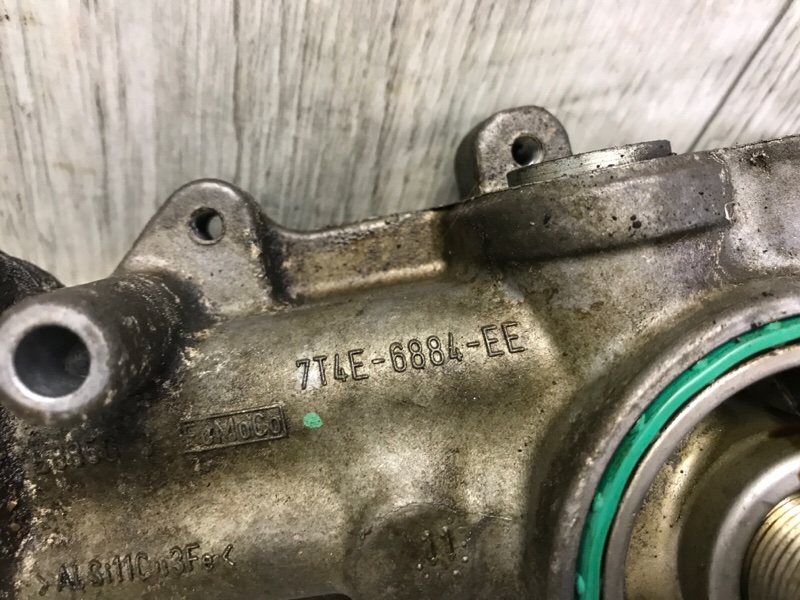 Кронштейн масляного фильтра CX-9 06-16 Внедорожник 3.7 CA Кронштейн масляного фильтра CX-9 06-16 Внедорожник 3.7 CA