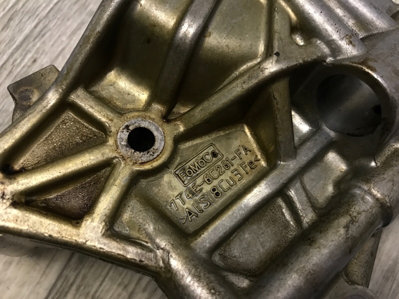 Кронштейн левый CX-9 06-16 Внедорожник 3.7 CA Кронштейн левый CX-9 06-16 Внедорожник 3.7 CA