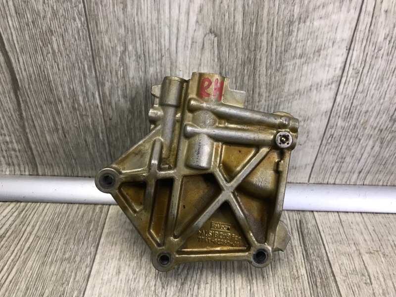 Запчасть кронштейн правый MAZDA CX-9 06-16 Внедорожник 3.7 CA CY01-10-660 Б/У Кронштейн правый MAZDA CX-9 06-16 Внедорожник 3.7 CA CY01-10-660 Б/У