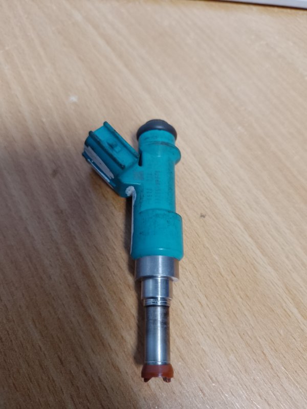 Форсунка топливная TOYOTA SIENNA 11-16 23209-0P010 Б/У