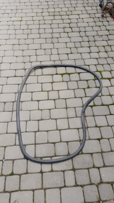 Запчасть уплотнитель двери FORD FUSION 14- 2014 Седан 2.5 Б/У Уплотнитель двери FORD FUSION 14- 2014 Седан 2.5 Б/У