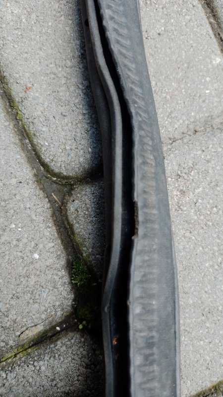 Уплотнитель двери FORD FUSION 14- Седан 2.5 Уплотнитель двери FORD FUSION 14- Седан 2.5