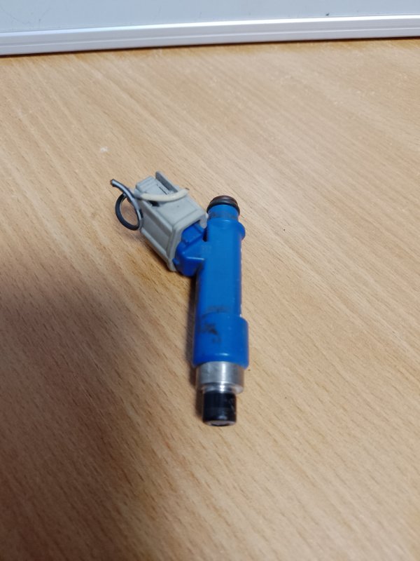 Форсунка топливная TOYOTA AVENSIS 03-08 23209-0D050 Б/У