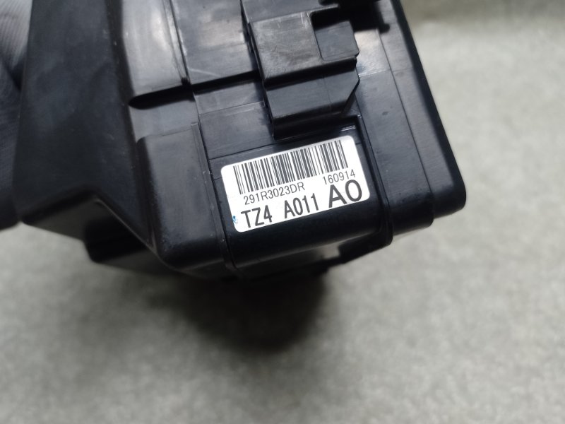 Блок предохранителей моторный отсек TLX 14-17 2017 2.4 K24W7