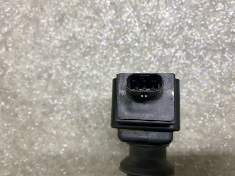 Катушка зажигания FORD FOCUS 10-18 2.0