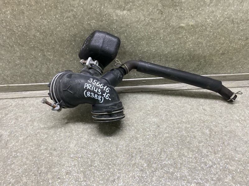 Патрубок воздушного фильтра TOYOTA PRIUS 16- 2017 1.8 2ZRFXE 17881-37330 Б/У