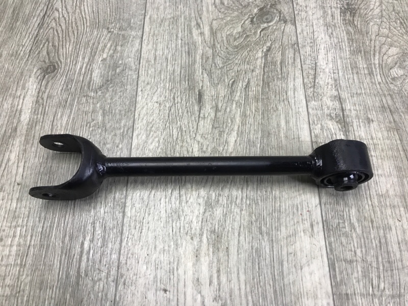 Рычаг задней подвески поперечный TOYOTA PRIUS 16- 2017 1.8 2ZRFXE 4871047010 Б/У