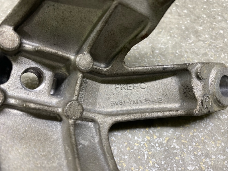 Кронштейн КПП FORD FOCUS 10-18 2.0