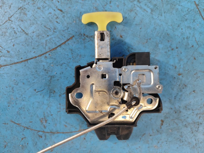 Замок крышки багажника CAMRY 40 06-11