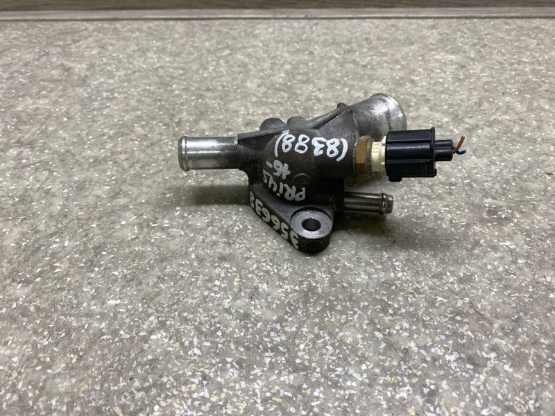 Фланец системы охлаждения TOYOTA PRIUS 16- 2017 1.8 2ZRFXE 16331-37100 Б/У