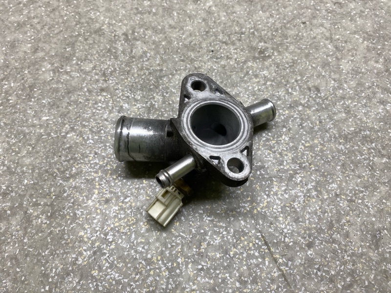 Фланец системы охлаждения TOYOTA PRIUS 16- 1.8 2ZRFXE