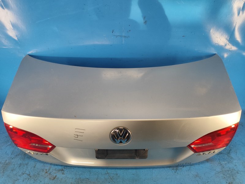 Крышка багажника JETTA USA 10-17