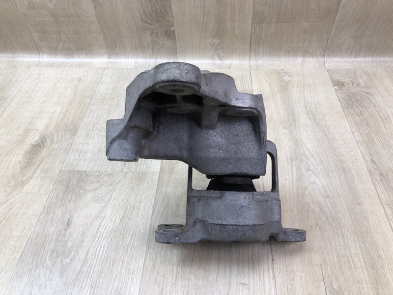 Подушка двигателя правая X-TRAIL/ROGUE T32 13-20 2.5 QR25 Подушка двигателя правая X-TRAIL/ROGUE T32 13-20 2.5 QR25