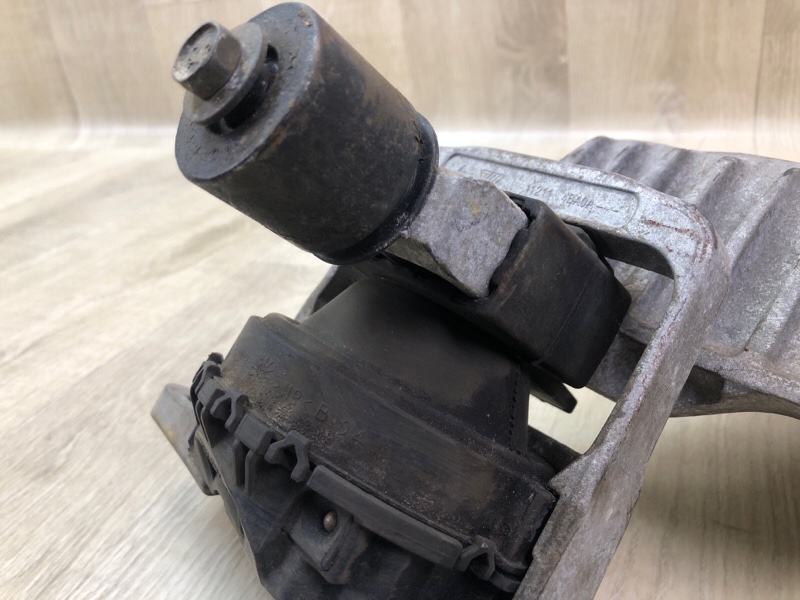 Подушка двигателя правая X-TRAIL/ROGUE T32 13-20 2.5 QR25 Подушка двигателя правая X-TRAIL/ROGUE T32 13-20 2.5 QR25