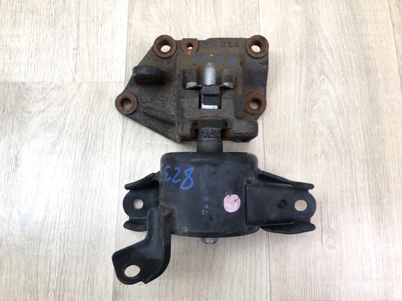 Запчасть подушка акпп левая HYUNDAI ACCENT RB 10- 2014 1.6 G4FD 218301R050 Б/У Подушка АКПП левая HYUNDAI ACCENT RB 10- 2014 1.6 G4FD 218301R050 Б/У