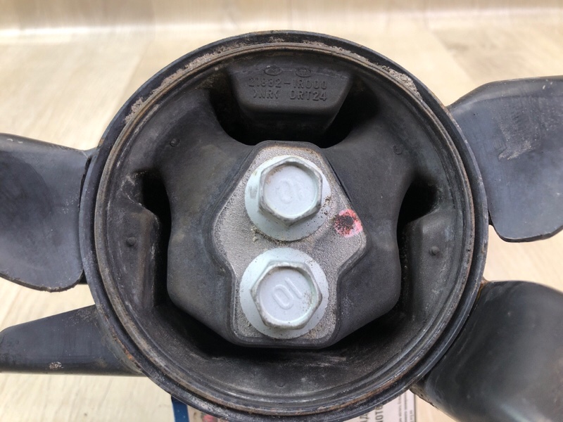 Подушка АКПП левая ACCENT RB 10- 2014 1.6 G4FD Подушка АКПП левая ACCENT RB 10- 2014 1.6 G4FD