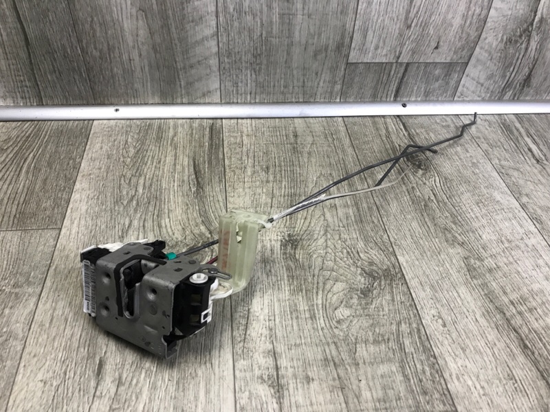 Запчасть замок двери задний левый JEEP COMPASS 06-16 2013 MK49 2.4 ED3 68068353AB Б/У Замок двери задний левый JEEP COMPASS 06-16 2013 MK49 2.4 ED3 68068353AB Б/У