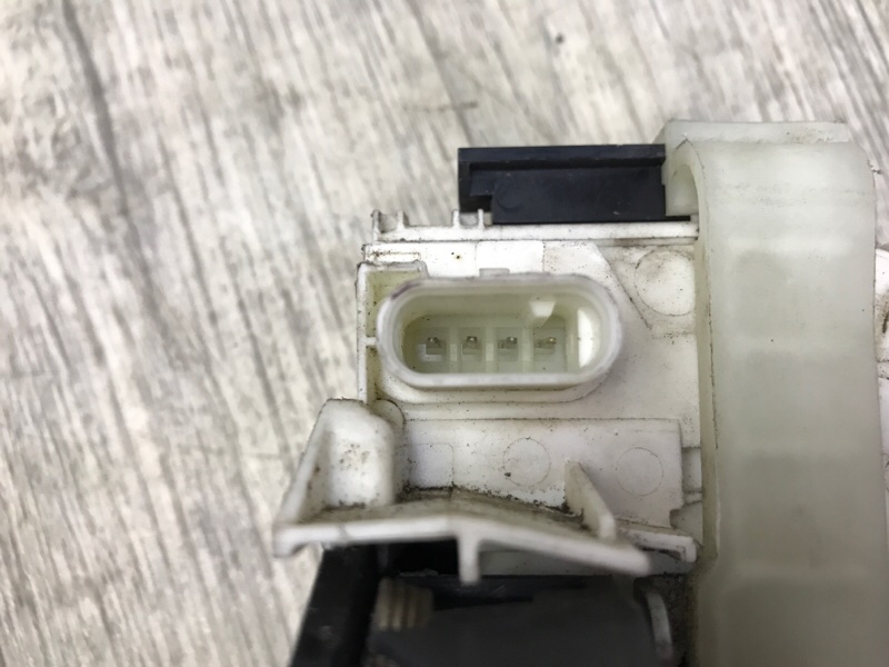 Замок двери задний левый COMPASS 06-16 2013 MK49 2.4 ED3 Замок двери задний левый COMPASS 06-16 2013 MK49 2.4 ED3