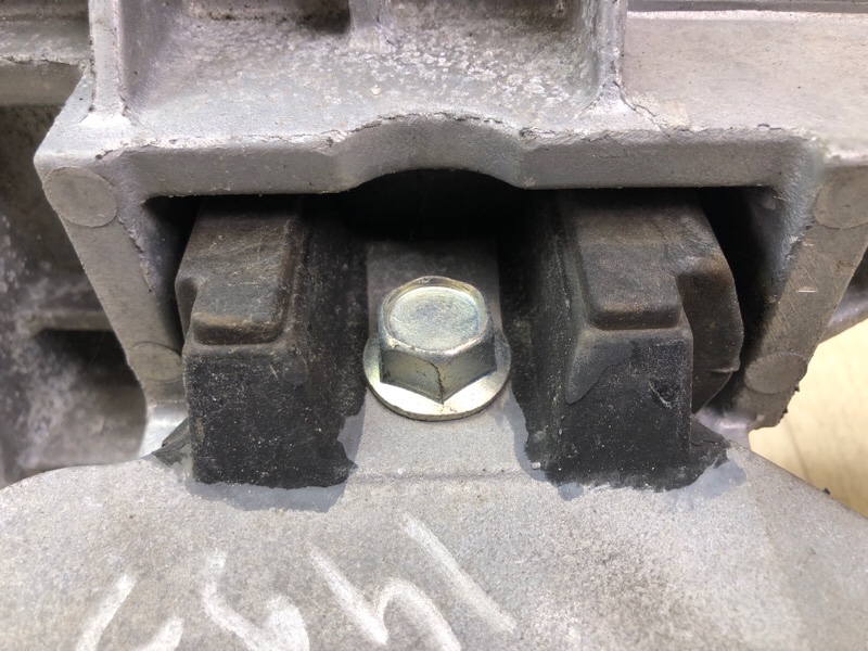 Подушка двигателя левая X-TRAIL/ROGUE T32 13-20