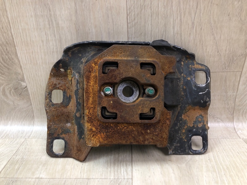 Подушка двигателя верхняя левая FOCUS 10-18 2014 2.0 C20HDEX