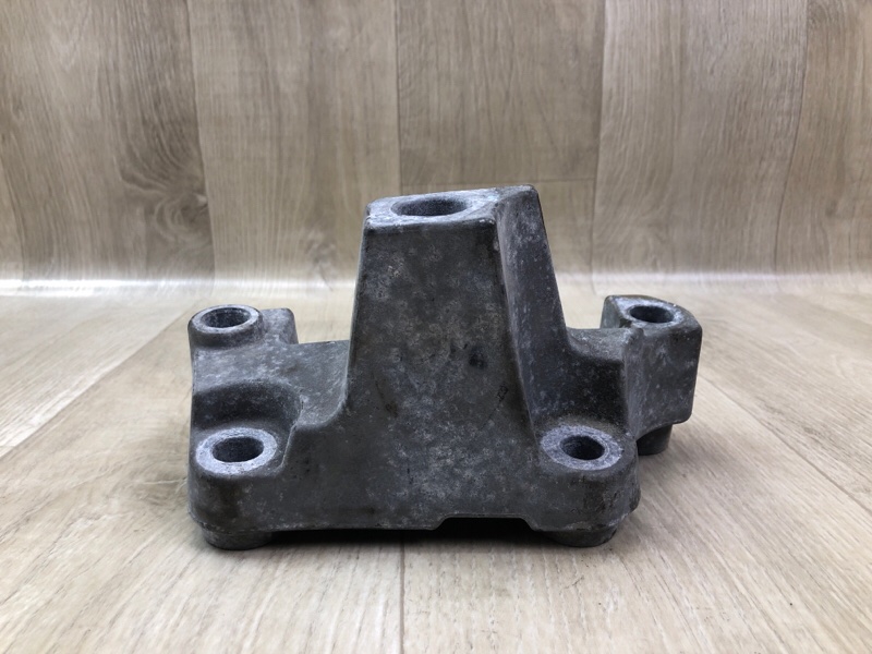 Запчасть кронштейн двигателя левый JEEP PATRIOT 10-17 68186227AA Б/У Кронштейн двигателя левый JEEP PATRIOT 10-17 68186227AA Б/У