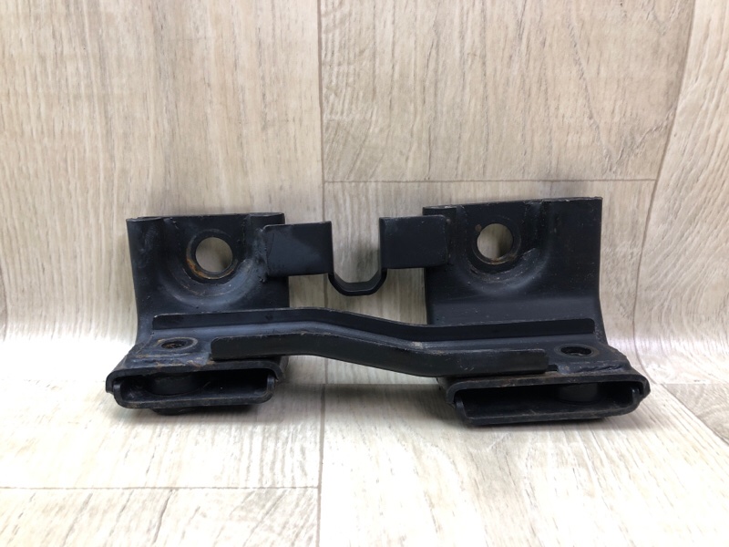 Кронштейн передний левый KIA SOUL PS 13-19 2017 ELECTRIC 62440-E4900 Б/У