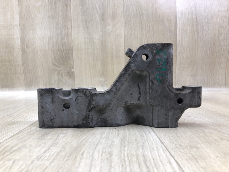 Кронштейн двигателя правый VENZA 09-16 2013 3.5 2GR-FE