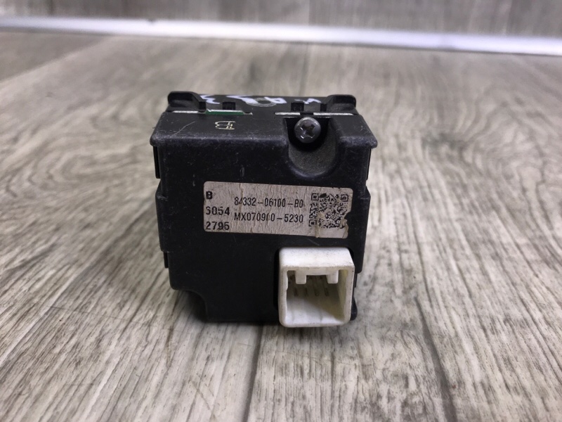 Кнопка аварийной сигнализации TOYOTA CAMRY 40 06-11