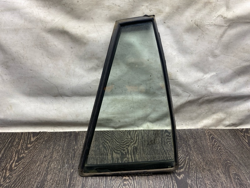 Стекло двери глухое заднее правое SUZUKI GRAND VITARA 05-15 83501-65J01 Б/У