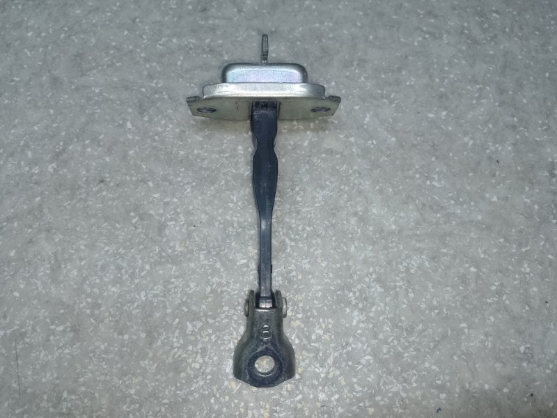 Ограничитель двери передний правый MITSUBISHI OUTLANDER GF 12- 2013 2.4 5702A149 Б/У