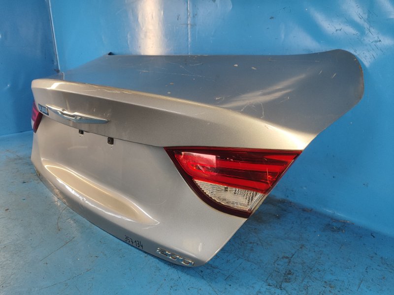 Крышка багажника 200 14-16