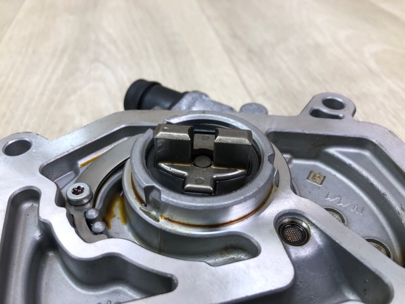 Вакуумный насос C-CLASS W205 16-21 2017 M274920 2.0L Вакуумный насос C-CLASS W205 16-21 2017 M274920 2.0L