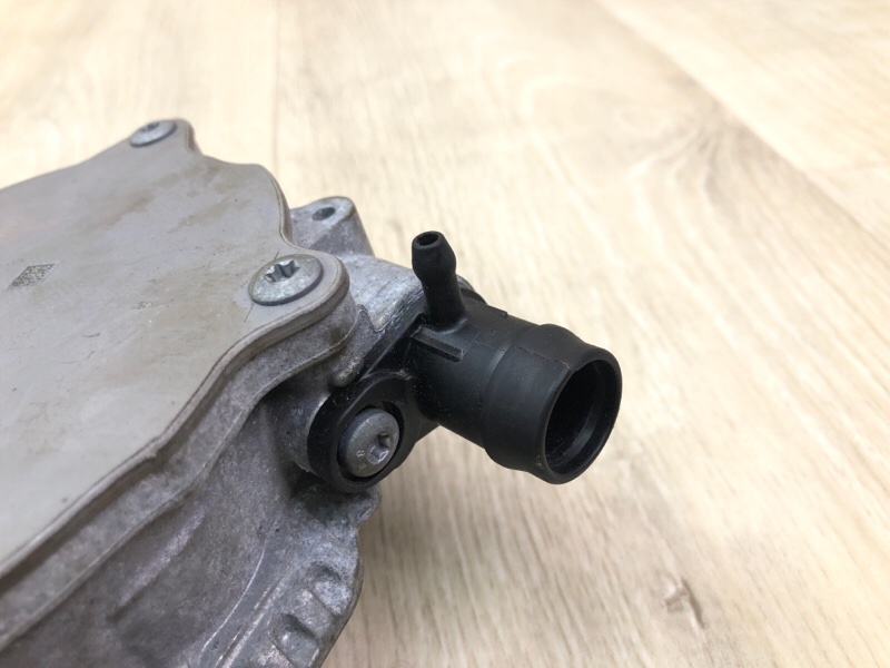 Вакуумный насос C-CLASS W205 16-21 2017 M274920 2.0L Вакуумный насос C-CLASS W205 16-21 2017 M274920 2.0L