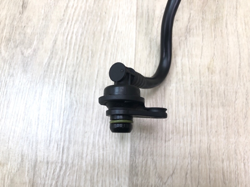 Клапан вентиляции картерных газов C-CLASS W205 16-21 2017 M274920 2.0L Клапан вентиляции картерных газов C-CLASS W205 16-21 2017 M274920 2.0L