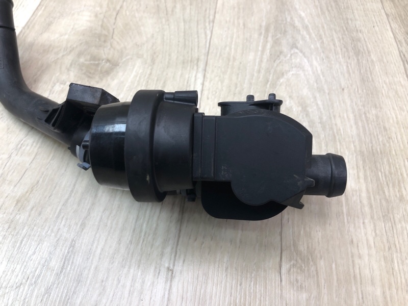 Клапан системы охлаждения C-CLASS W205 16-21 2017 M274920 2.0L