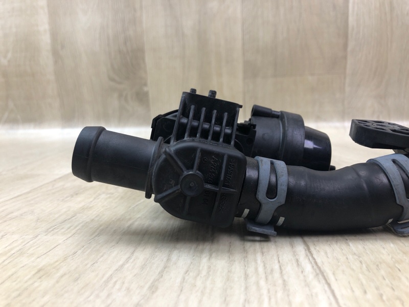 Клапан системы охлаждения C-CLASS W205 16-21 2017 M274920 2.0L