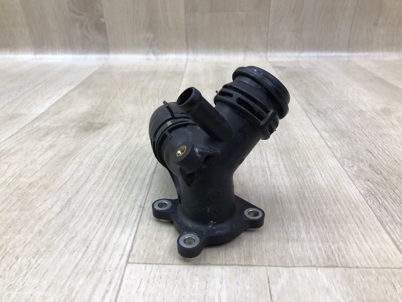 Тройник системы охлаждения C-CLASS W205 16-21 2017 M274920 2.0L