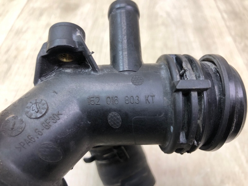 Тройник системы охлаждения C-CLASS W205 16-21 2017 M274920 2.0L