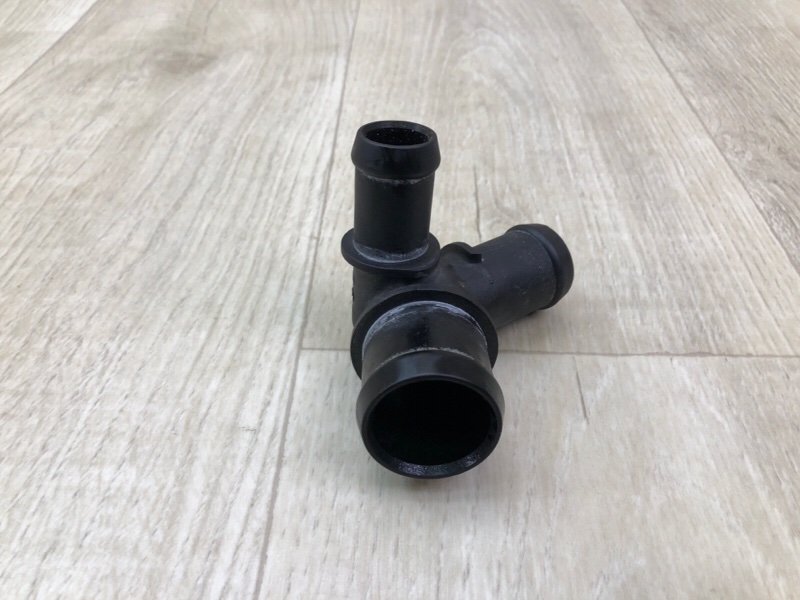 Тройник системы охлаждения MERCEDES C-CLASS W205 16-21 M274920 2.0L