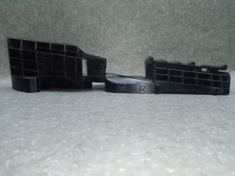 Кронштейн переднего бампера (под фарой) правый LEXUS ES350 06-12 3.5 2GR-FE