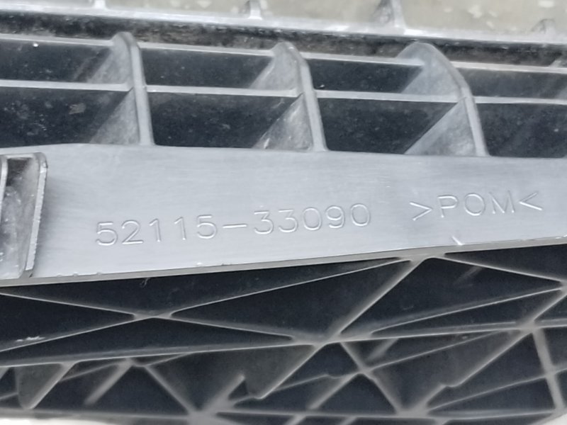 Кронштейн переднего бампера (под фарой) правый ES350 06-12 2006 3.5 2GR-FE